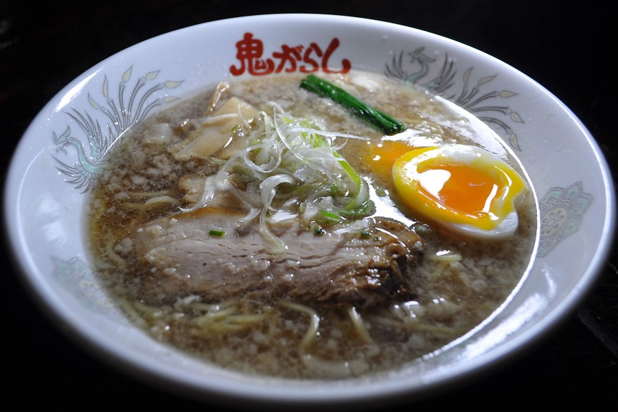 【鬼がらし岩沼店】背脂しょうゆラーメン　850円（税込）