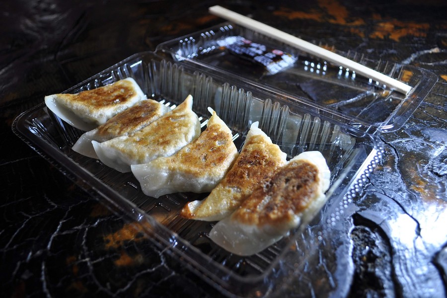 【鬼がらし岩沼店】テイクアウト「餃子（6個）」（税込350円）